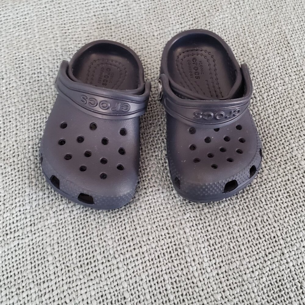 Toddler crocs